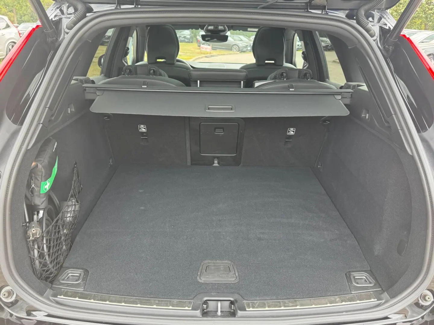 XC60 Recharge T6 Plus Black Edition PILOT FLED