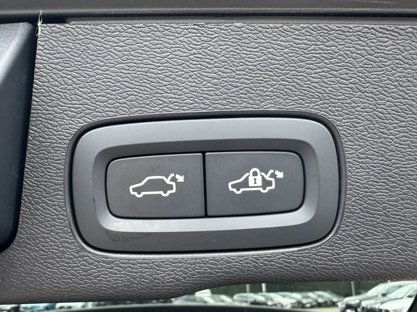 XC60 Recharge T6 Plus Black Edition PILOT FLED