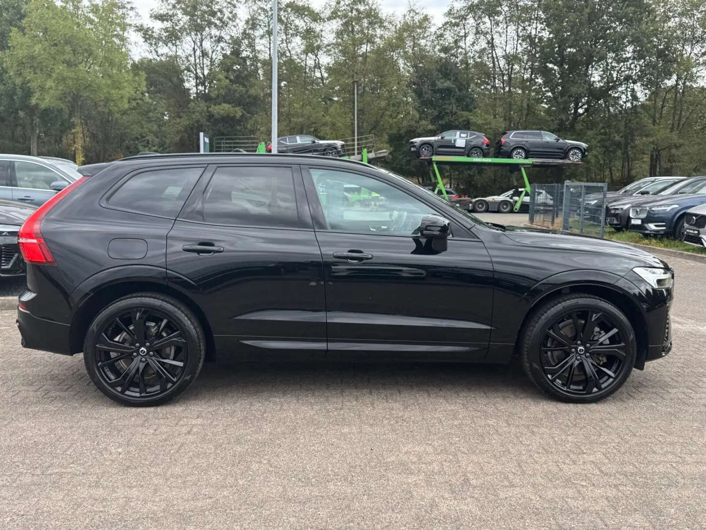 XC60 Recharge T6 Plus Black Edition PILOT FLED