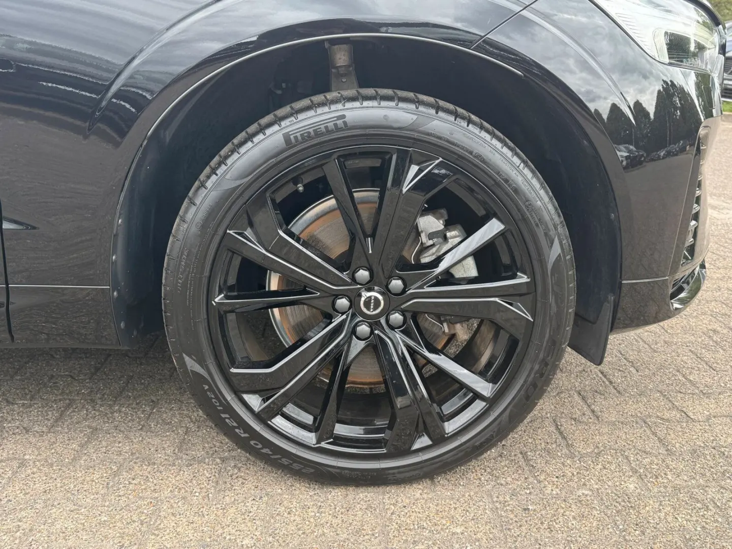 XC60 Recharge T6 Plus Black Edition PILOT FLED