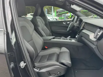 XC60 Recharge T6 Plus Black Edition PILOT FLED