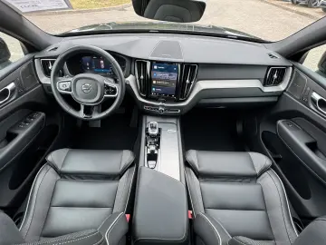 XC60 Recharge T6 Plus Black Edition PILOT FLED