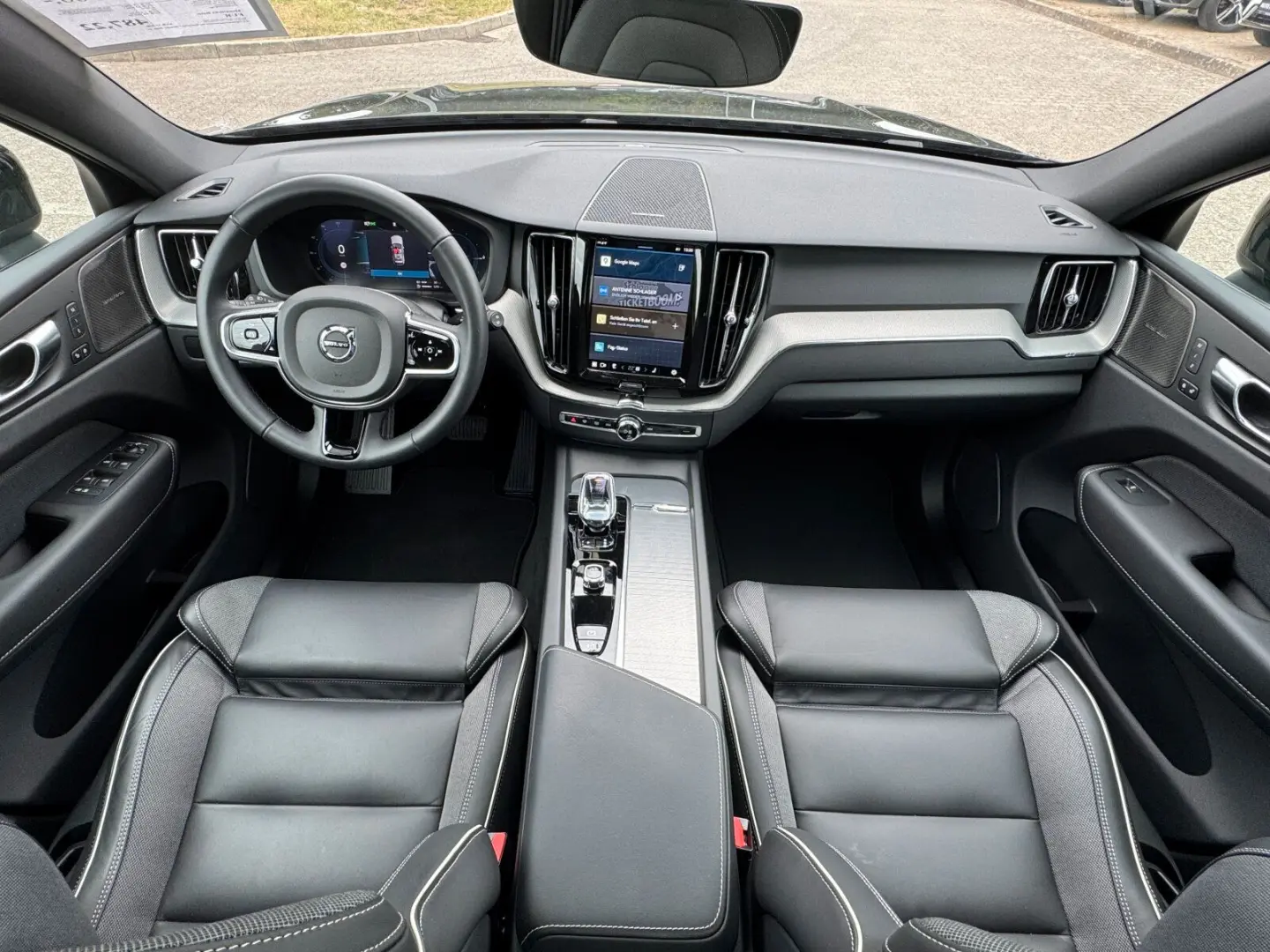 XC60 Recharge T6 Plus Black Edition PILOT FLED