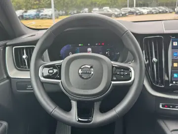 XC60 Recharge T6 Plus Black Edition PILOT FLED