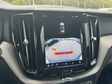 XC60 Recharge T6 Plus Black Edition PILOT FLED