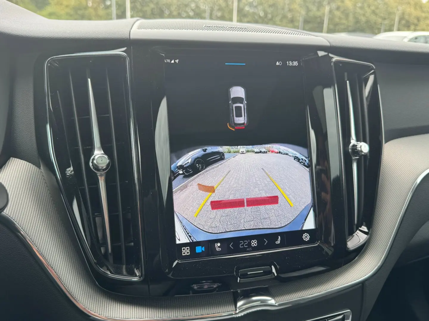 XC60 Recharge T6 Plus Black Edition PILOT FLED