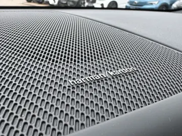 XC60 Recharge T6 Plus Black Edition PILOT FLED