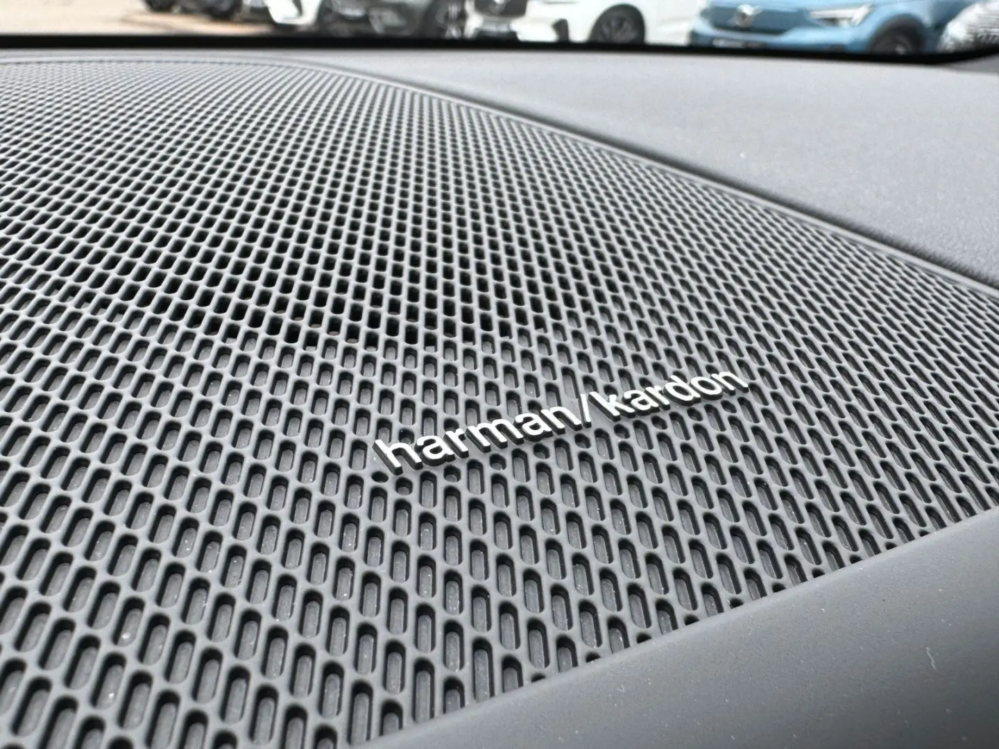 XC60 Recharge T6 Plus Black Edition PILOT FLED