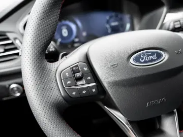 Kuga ST-Line AUT KAM ACC LED AHK