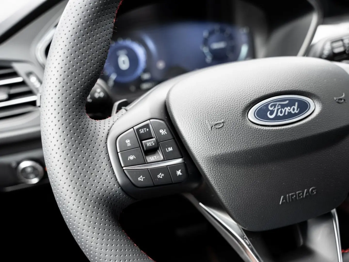 Kuga ST-Line AUT KAM ACC LED AHK