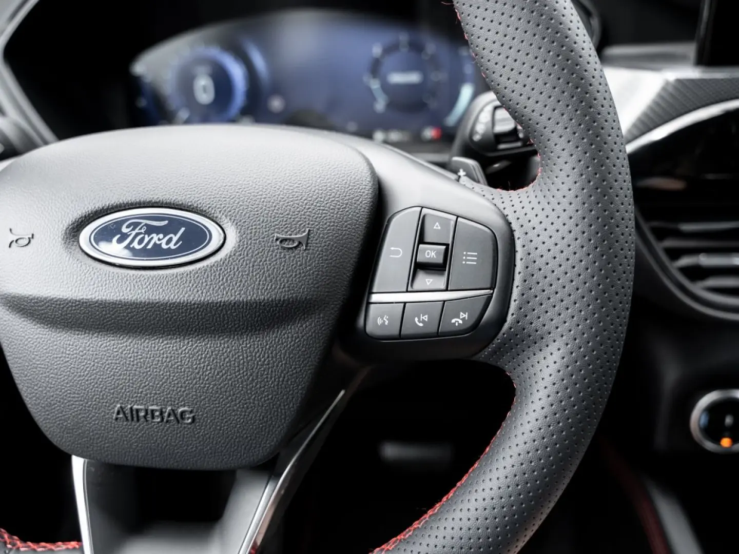 Kuga ST-Line AUT KAM ACC LED AHK