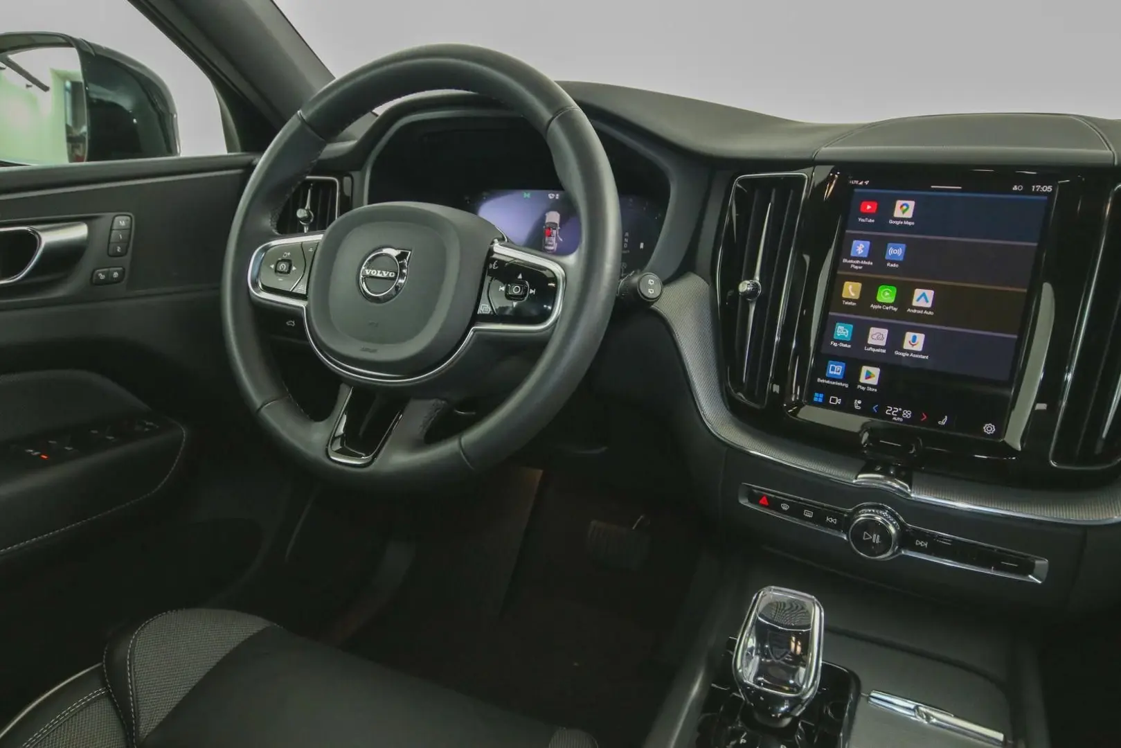 XC60 Plus Black Edition AWD Pano ACC 360K 21