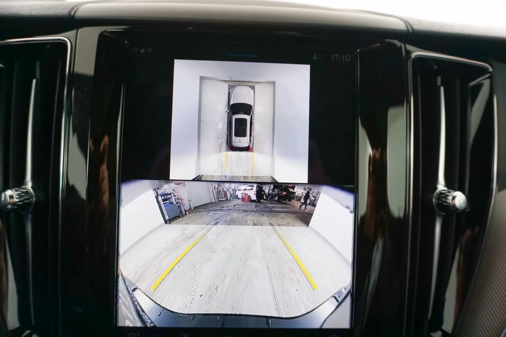 XC60 Plus Black Edition AWD Pano ACC 360K 21