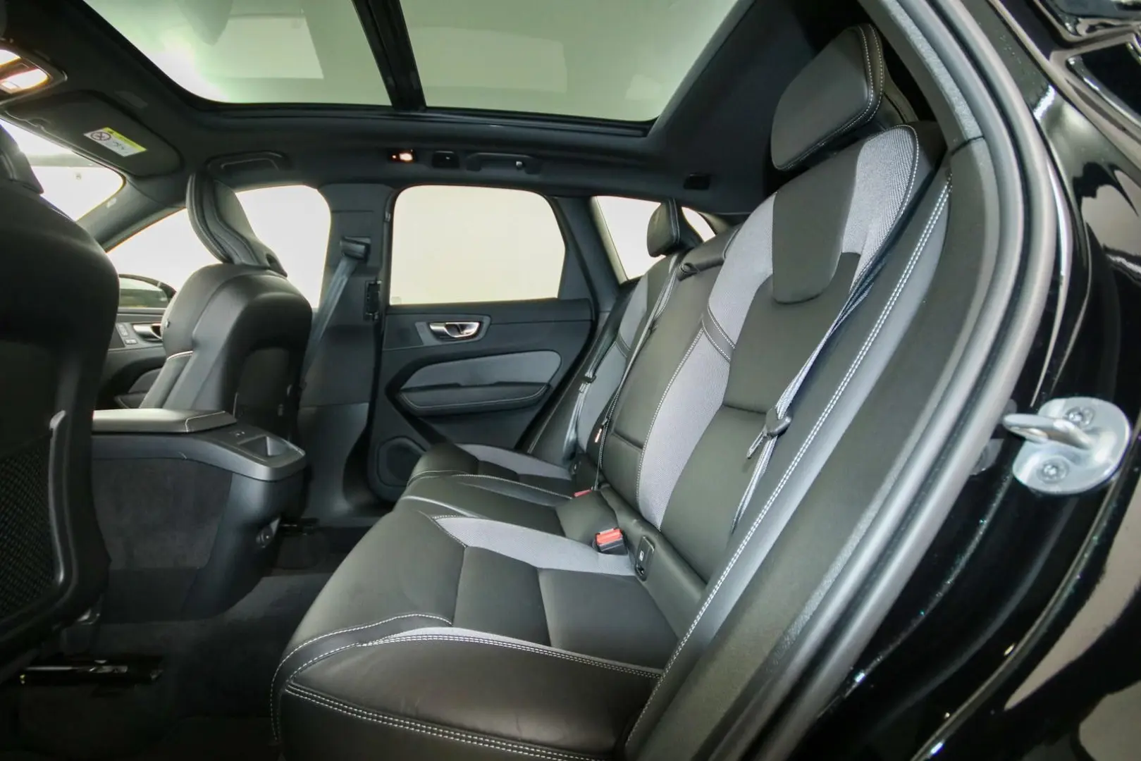 XC60 Plus Black Edition AWD Pano ACC 360K 21