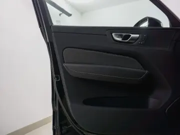 XC60 Plus Black Edition AWD Pano ACC 360K 21