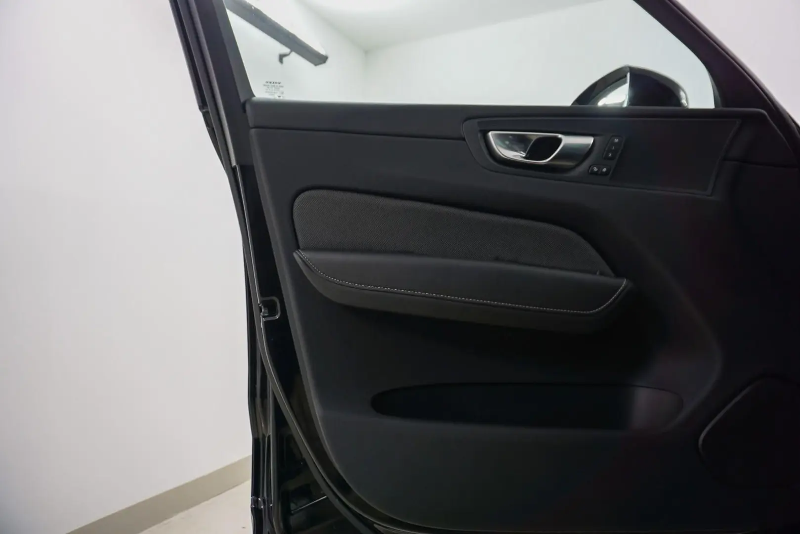 XC60 Plus Black Edition AWD Pano ACC 360K 21