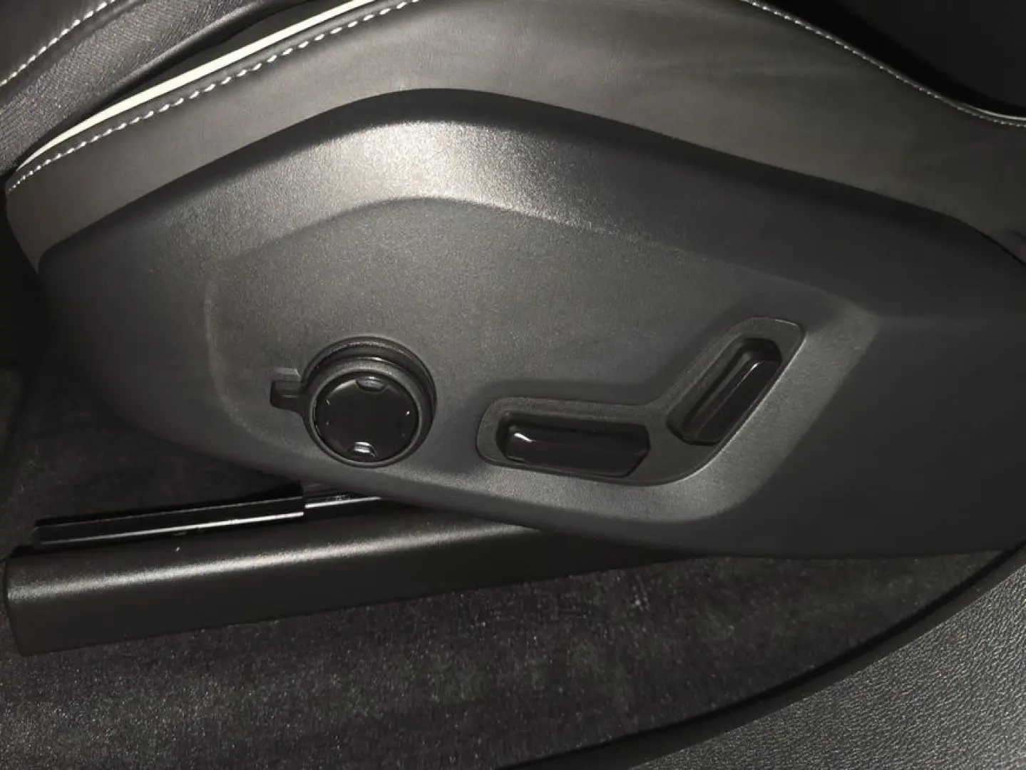 XC60 B5 D AWD Ultimate Dark