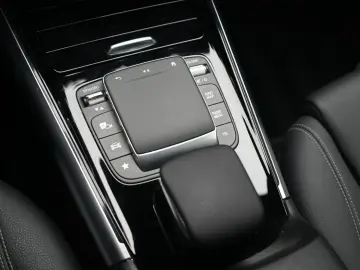 GLA 200 d 8G-DCT Progressive Navi Distronic Kame