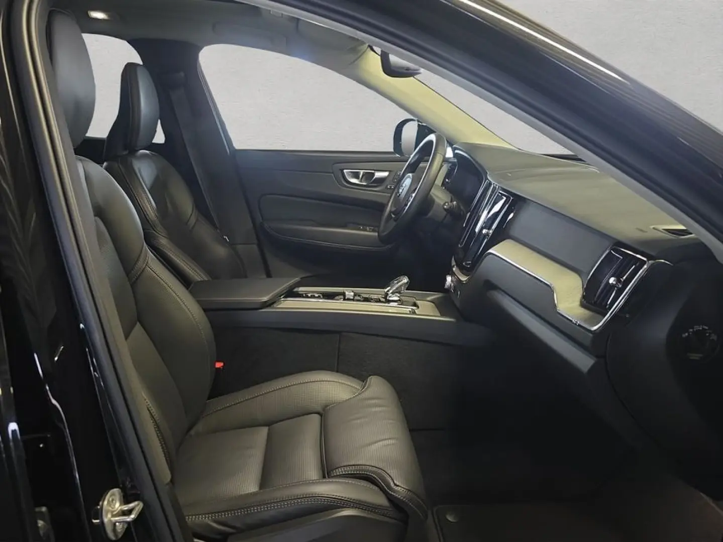 XC60 B5 B AWD Plus Dark