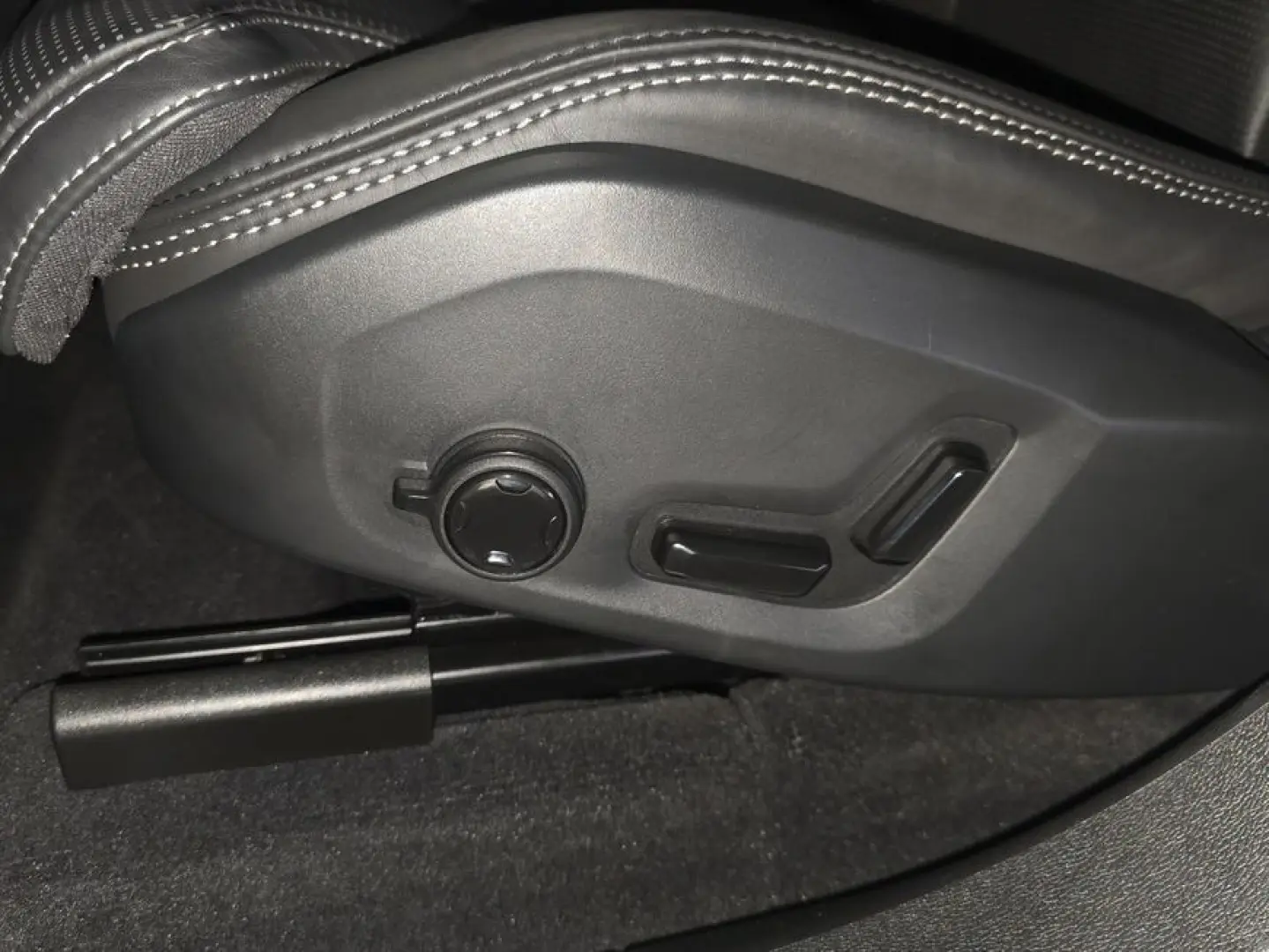 XC60 B5 B AWD Plus Dark