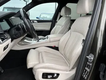 X7 M50 i Sky Lounge  Bowers & Wilkins