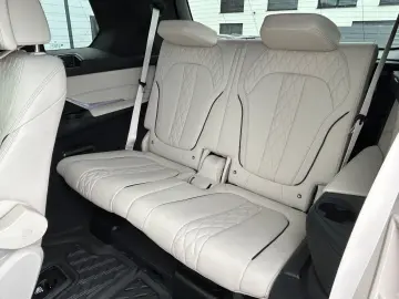 X7 M50 i Sky Lounge  Bowers & Wilkins