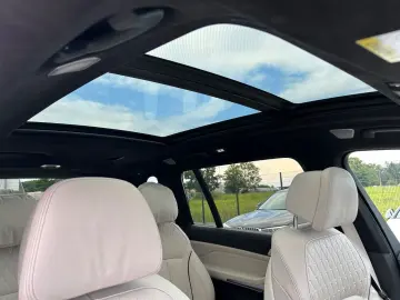 X7 M50 i Sky Lounge  Bowers & Wilkins