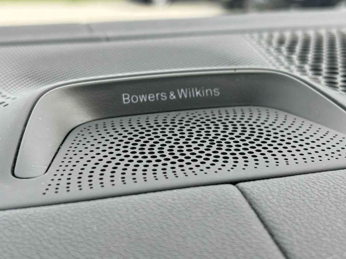 X7 M50 i Sky Lounge  Bowers & Wilkins