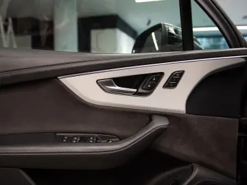 Audi SQ7 4.0 TFSI V8 Quattro Tiptronic