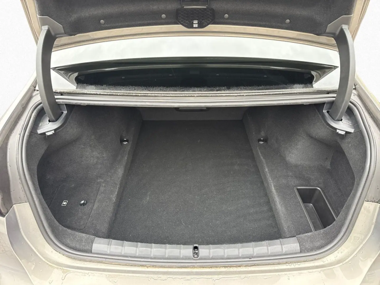 740d xDrive M SPORT SkyL Sthz AHK Autobahn B&W