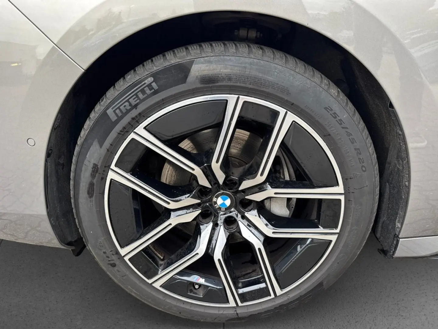 740d xDrive M SPORT SkyL Sthz AHK Autobahn B&W