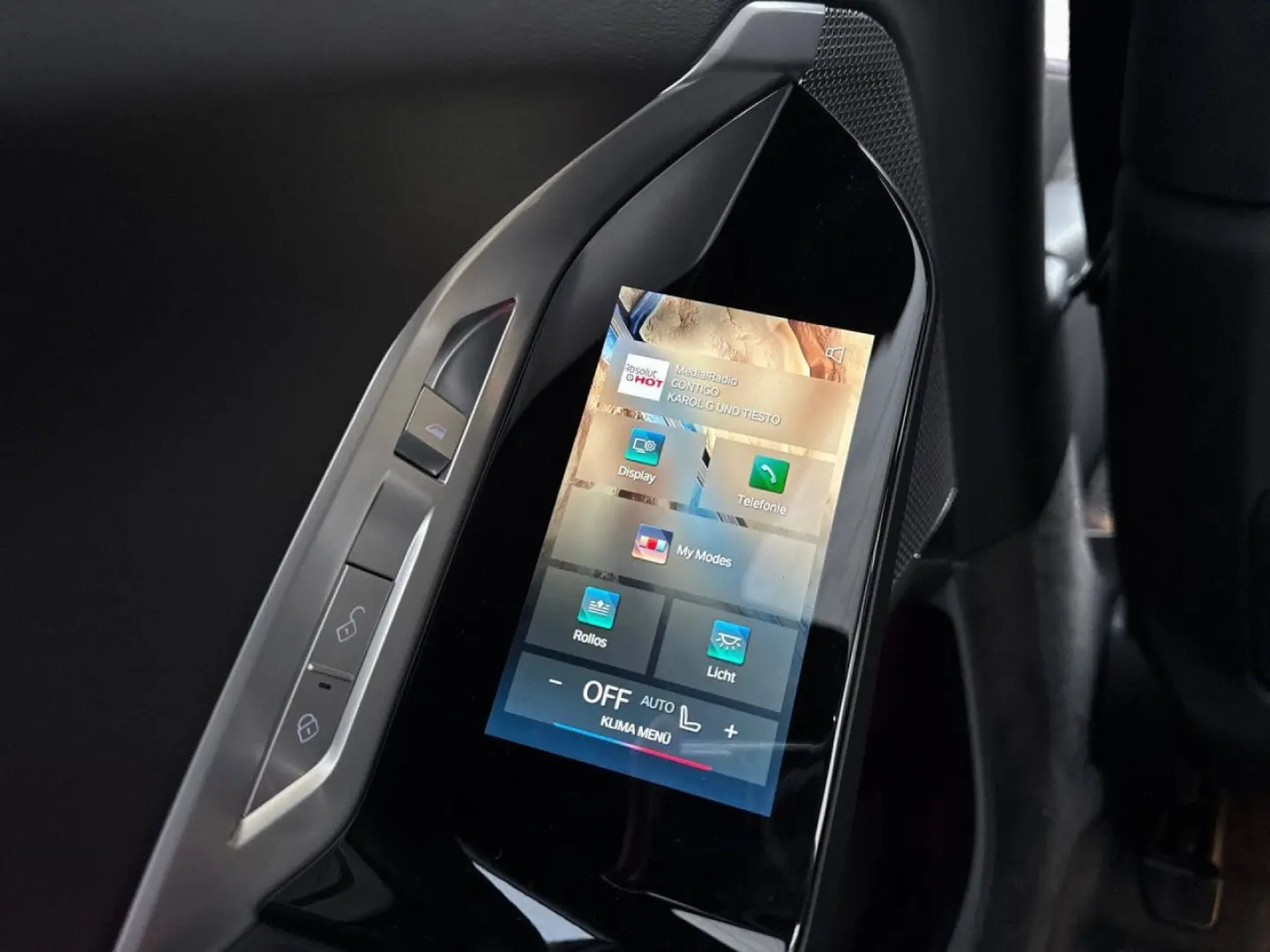 740d xDrive M SPORT SkyL Sthz AHK Autobahn B&W