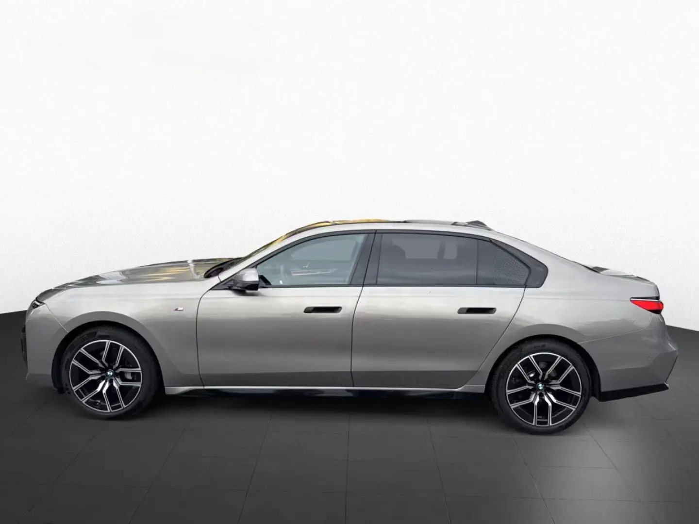 740d xDrive M SPORT SkyL Sthz AHK Autobahn B&W