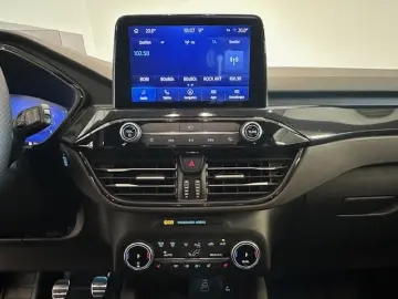 Kuga ST-Line X Panorama LED Head-Up Elektr. Sitz