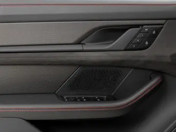 Taycan GTS   SportDesign Carbon   PDCC   InnoDr