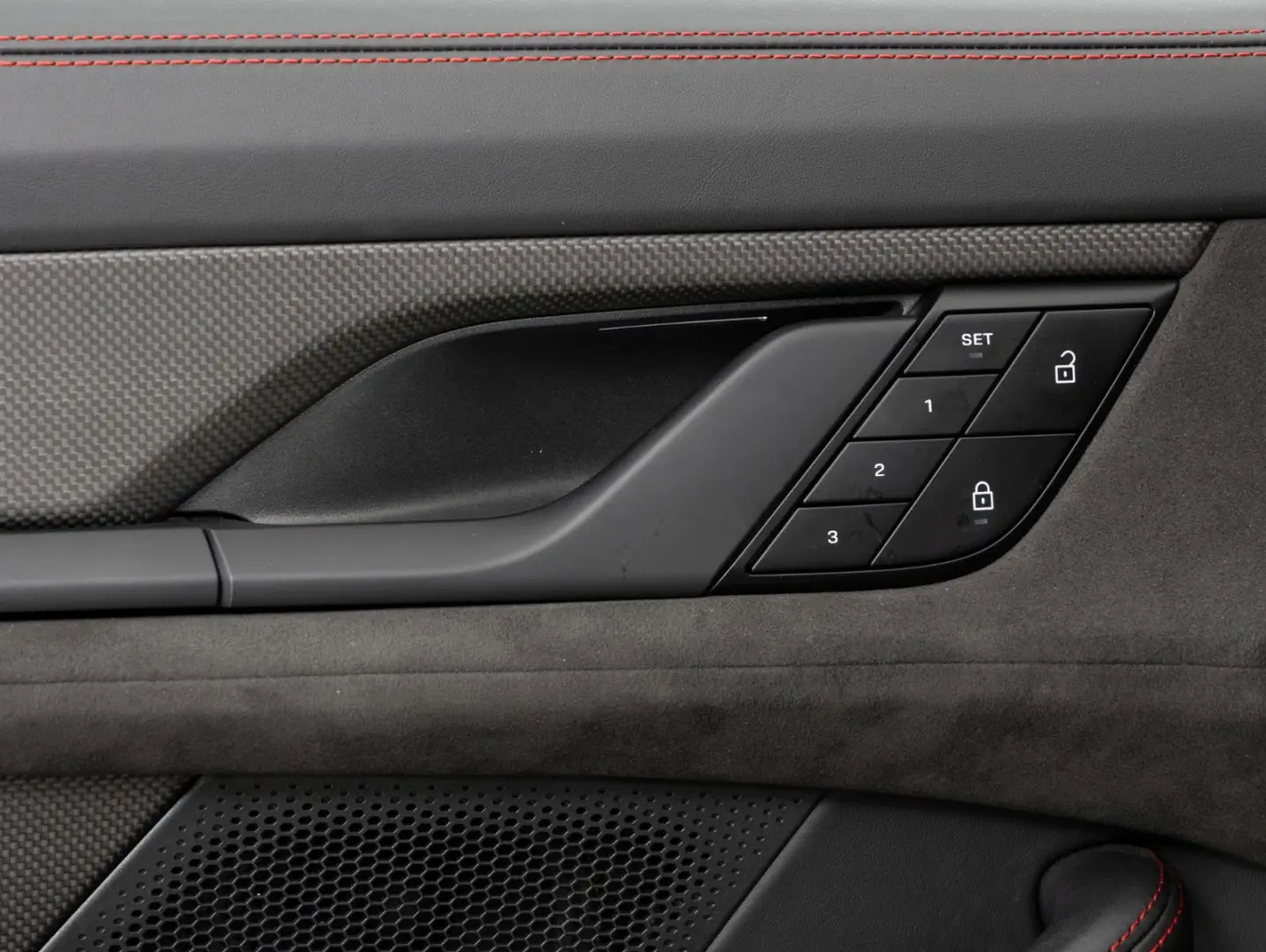 Taycan GTS   SportDesign Carbon   PDCC   InnoDr