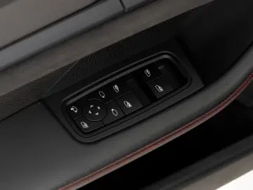 Taycan GTS   SportDesign Carbon   PDCC   InnoDr