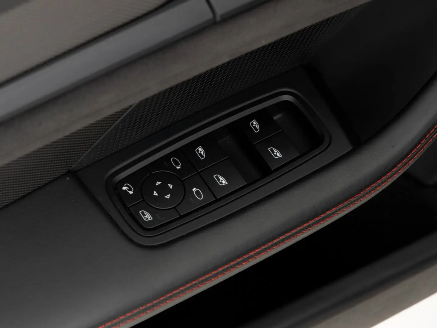 Taycan GTS   SportDesign Carbon   PDCC   InnoDr