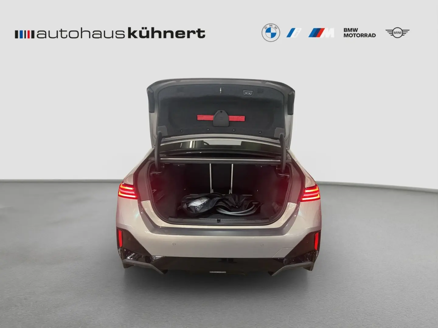 550e xDrive Limousine    M-Sport ACC B&W adapt.F