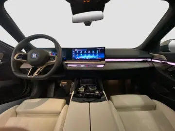 550e xDrive Limousine    M-Sport ACC B&W adapt.F