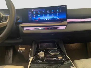 550e xDrive Limousine    M-Sport ACC B&W adapt.F