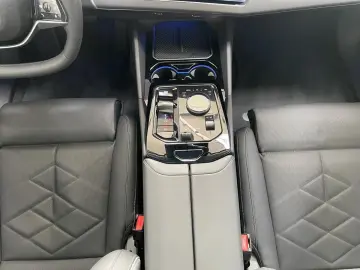 550 e xDrive LED Pano Live Cockpit Prof. ACC H&K
