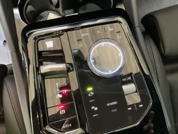 520 d M Sportpaket HUD AHK adap-LED Pano Navi So