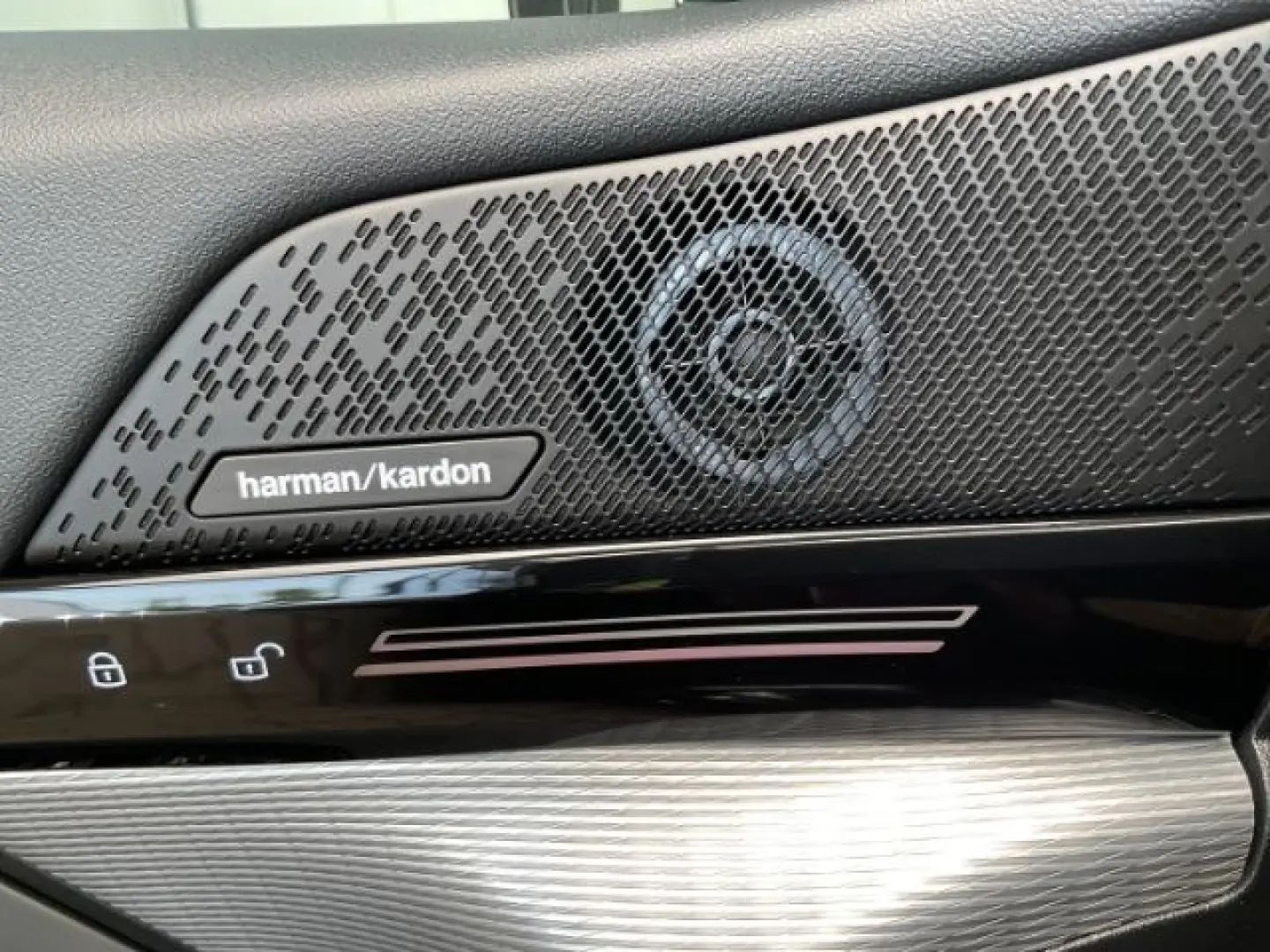 520 d M Sportpaket HUD AHK adap-LED Pano Navi So