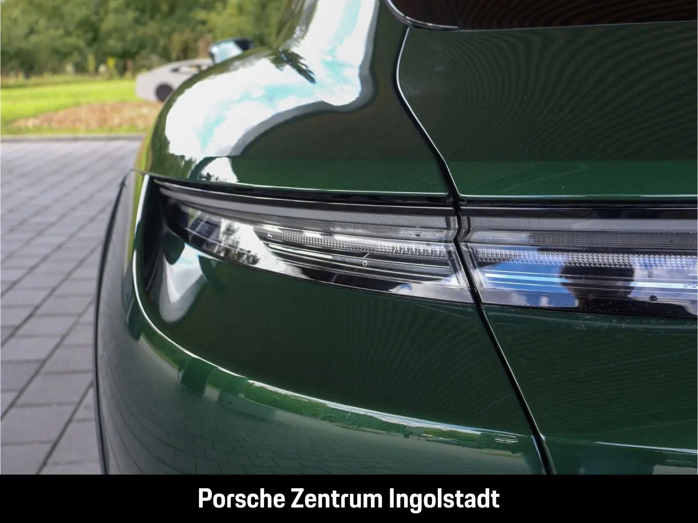 Taycan 4S Cross Turismo  Sport Chrono  Head Up