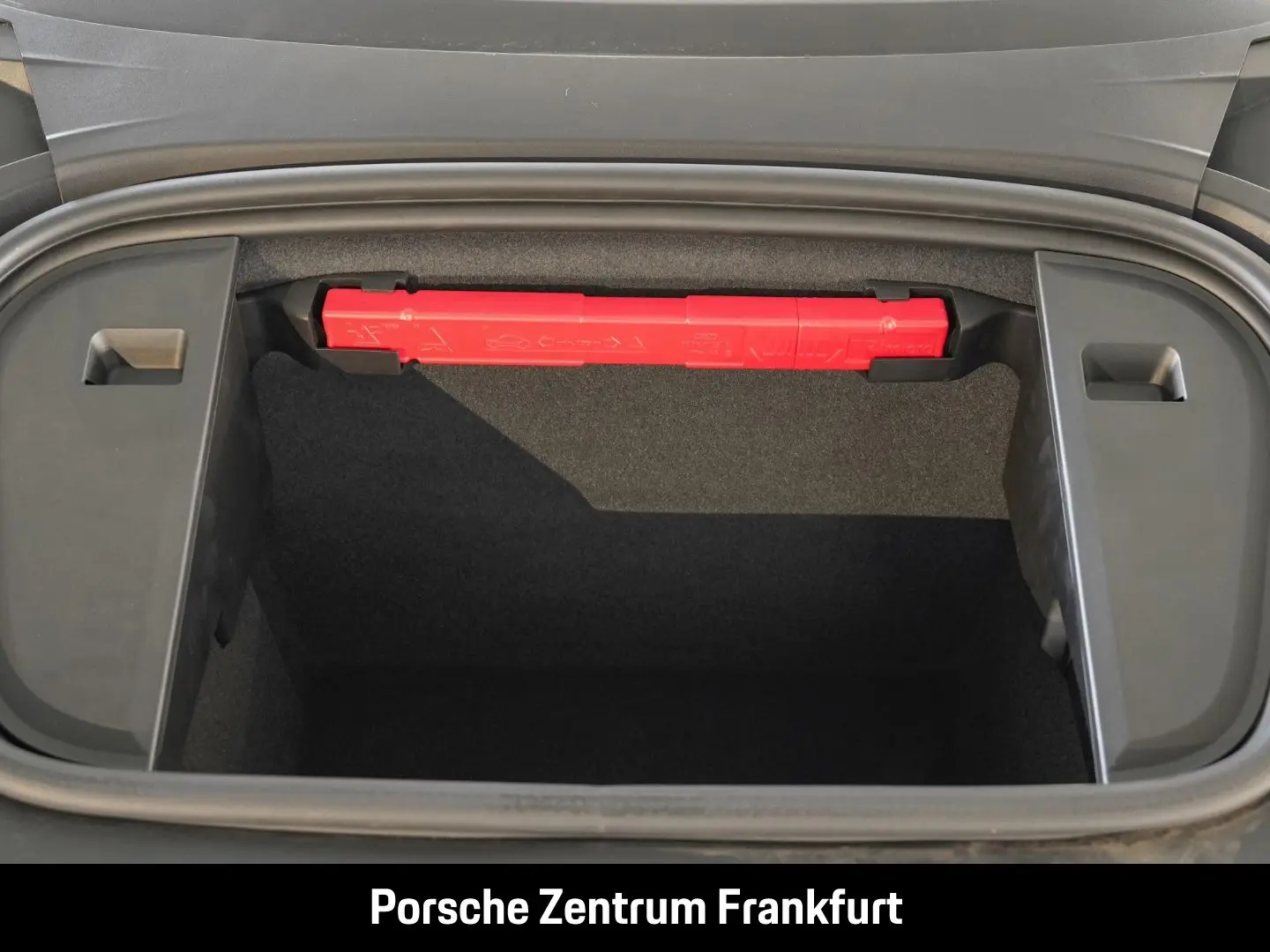 Taycan Performancebatterie  Surround View 21-Zol