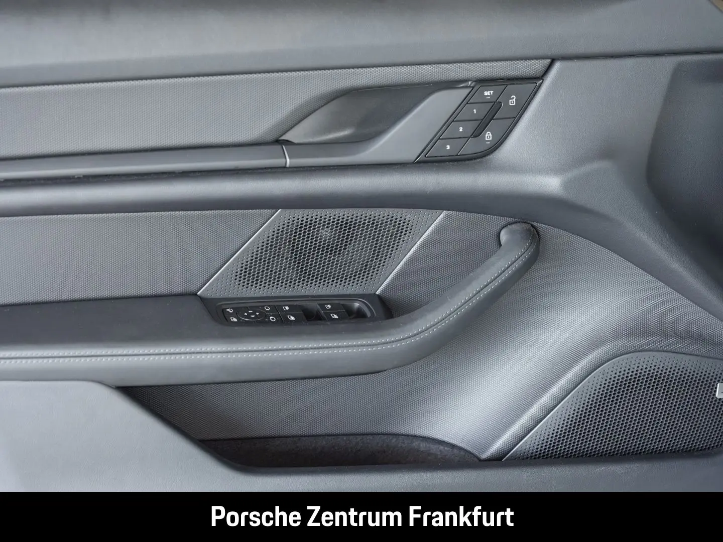 Taycan Performancebatterie  Surround View 21-Zol