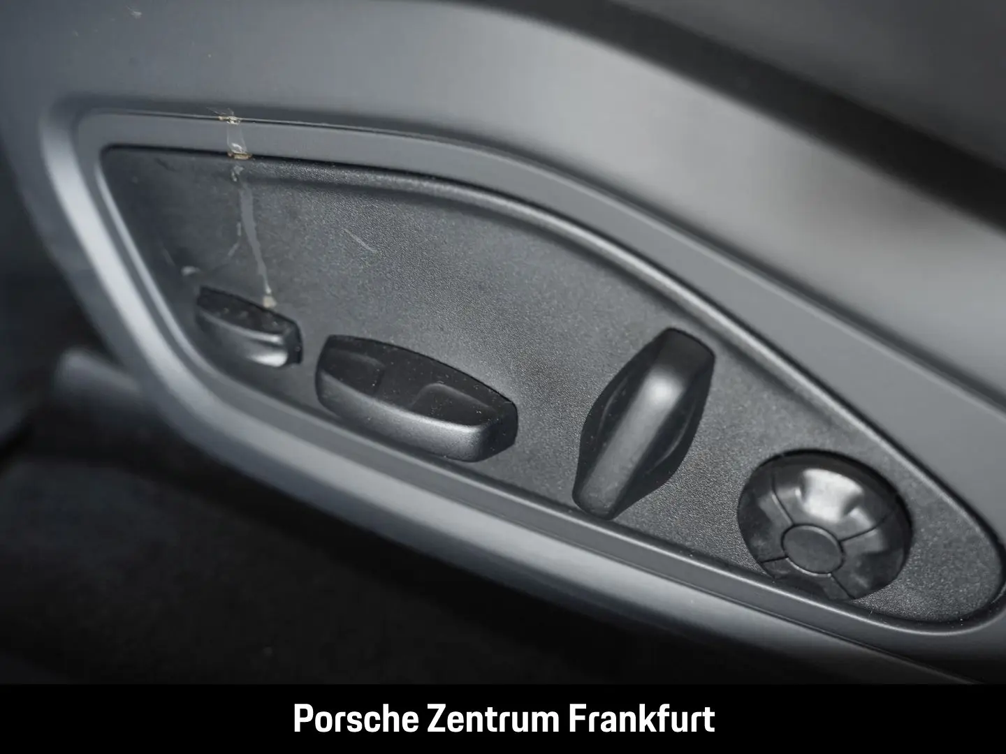 Taycan Performancebatterie  Surround View 21-Zol