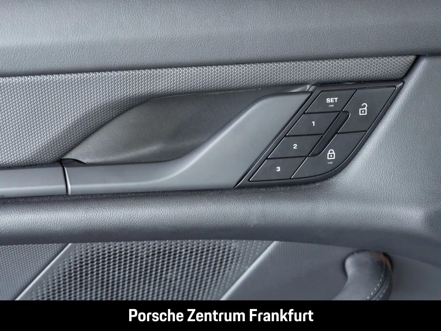 Taycan Performancebatterie  Surround View 21-Zol