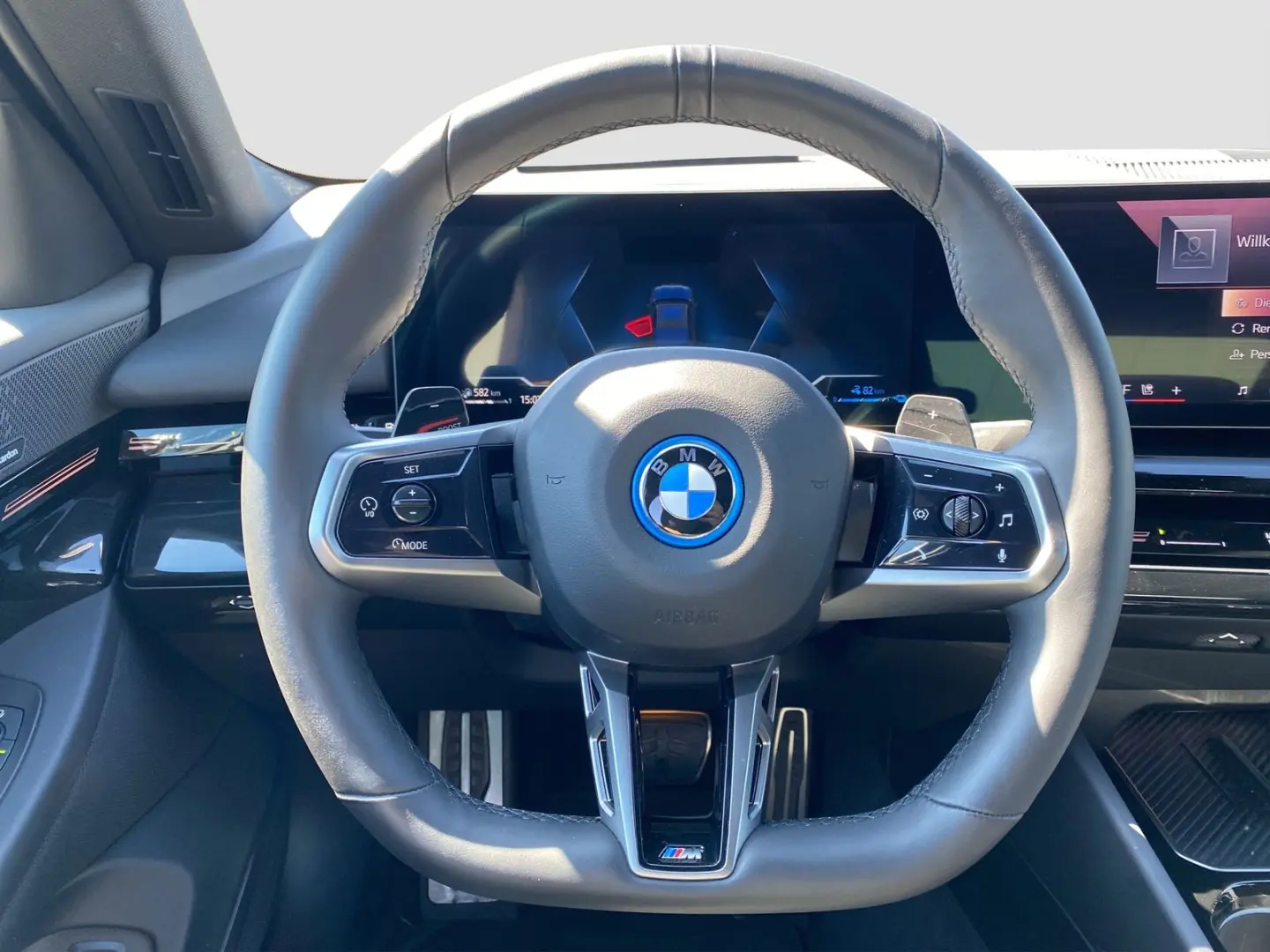 530e Limousine    M-Sport ACC HiFi HK PanoD Spur